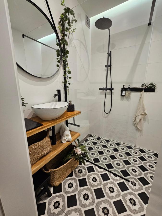 Design Apt In Old Town-Free Parking-Balcony Bratislava Exterior foto
